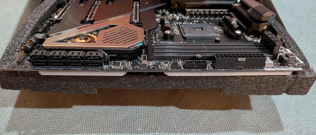 ASRock X570 TAICHI マザーボード