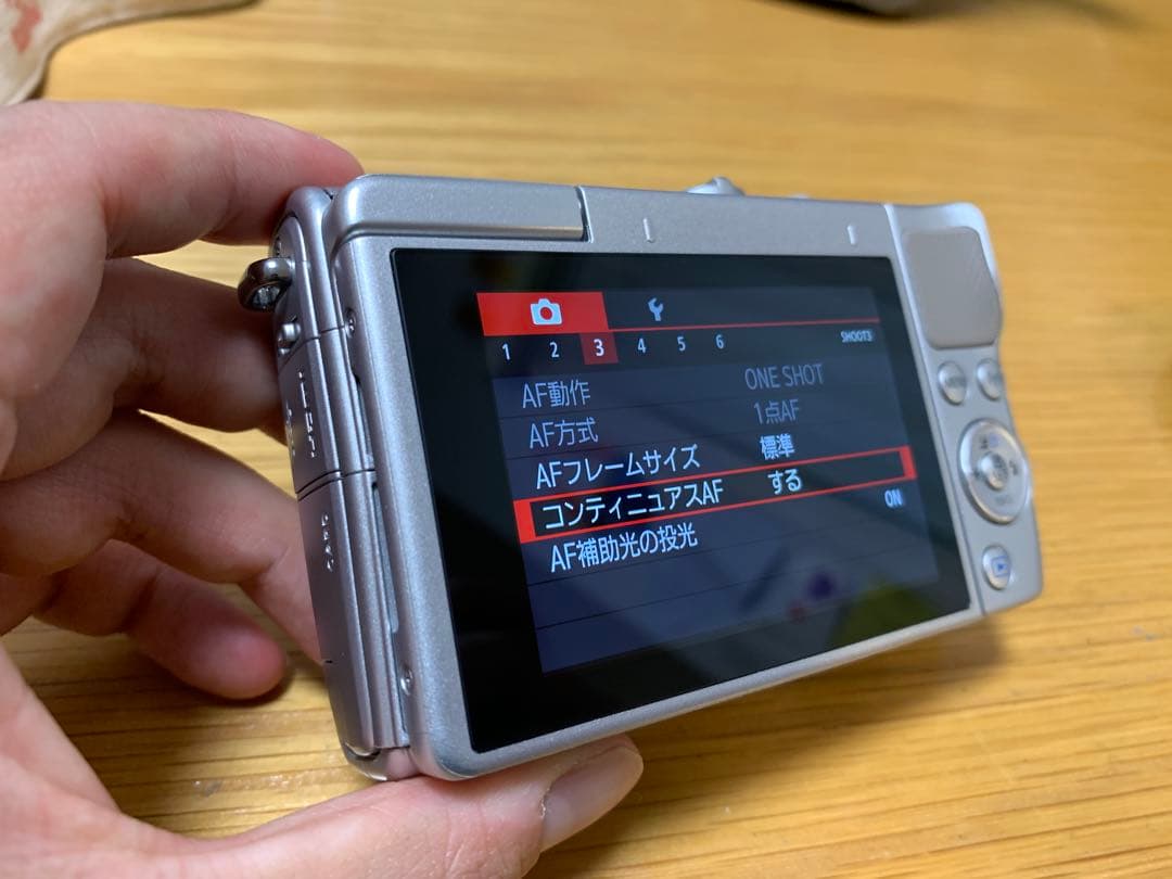 Canon EOS M100 ダブルズームキット　グレー　カメラ
