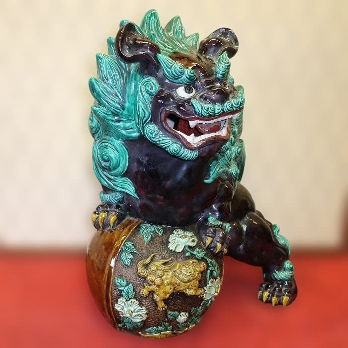置物　魔除け獅子　九谷焼　大型18号　玉乗り交趾 　展示品