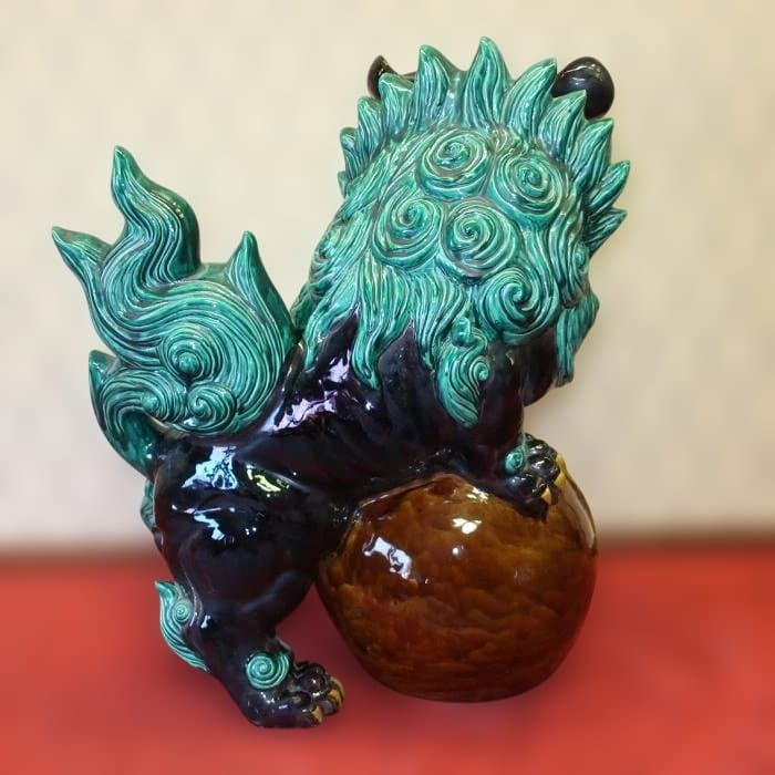 置物　魔除け獅子　九谷焼　大型18号　玉乗り交趾 　展示品