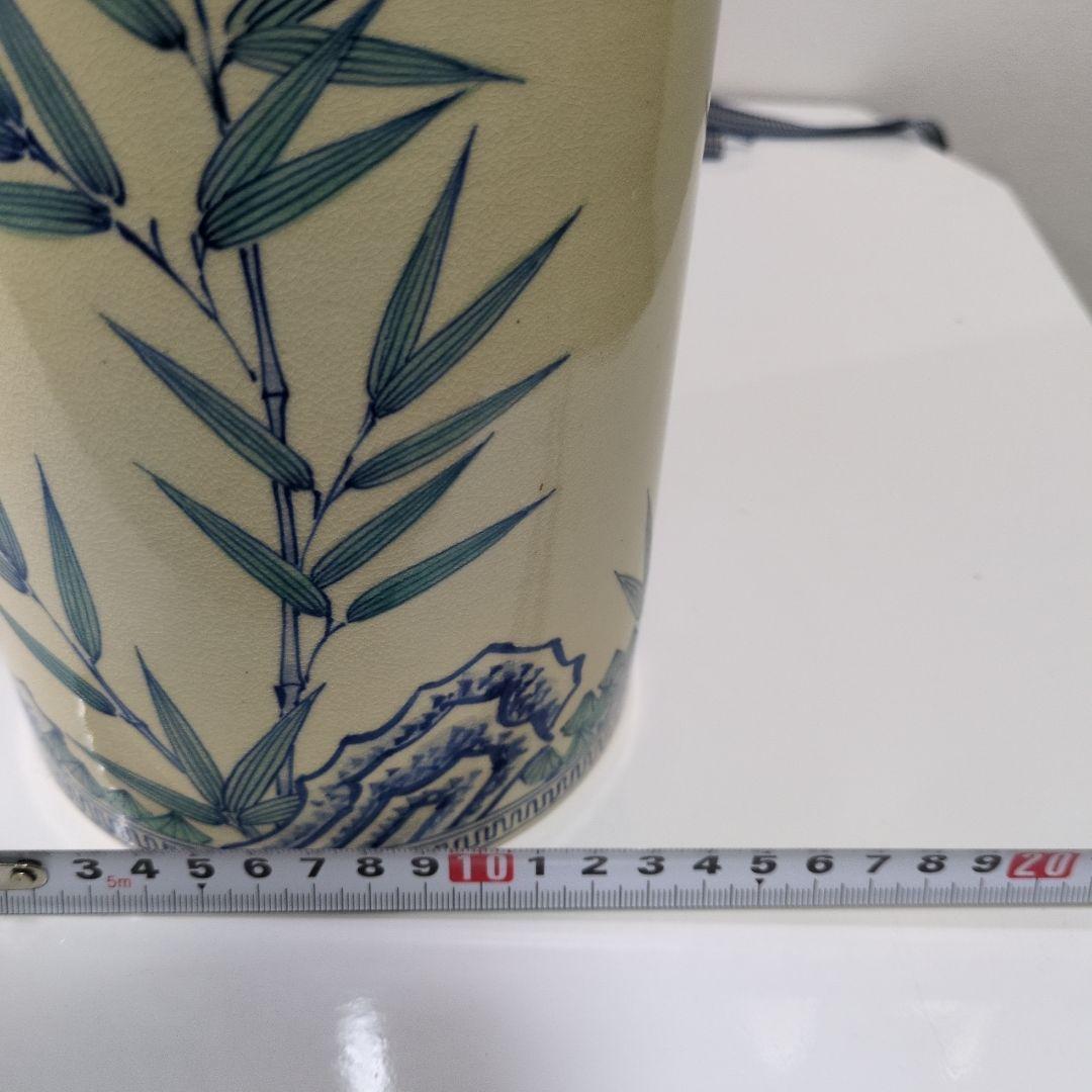通次嵩山造　色絵水指　岩竹