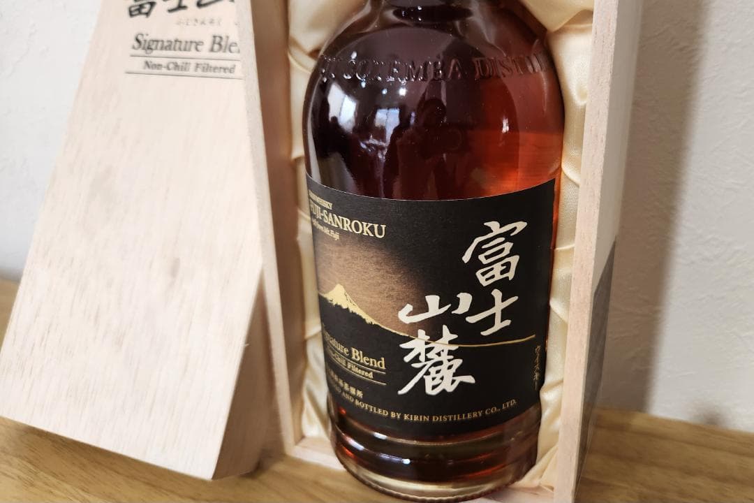 【入手困難】キリン「富士山麓」樽熟原酒50度Signature Blend木箱付