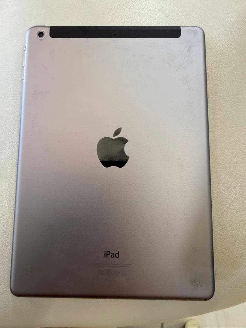 Apple iPad シルバー 本体　　ジャンク品
