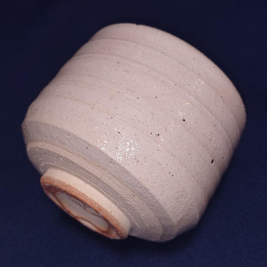 志野焼 抹茶椀 在銘 松の絵 陶器 茶道具 紙箱入 口径約100㎜ 《0305》