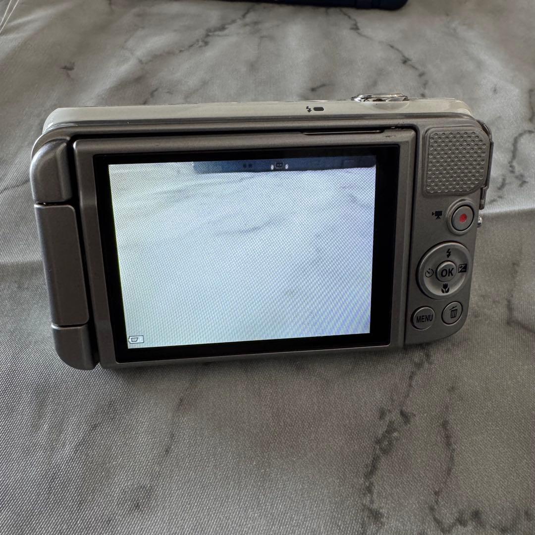 nicon coolpix s6600 デジカメ 自撮り 白 付属品ケーブルのみ