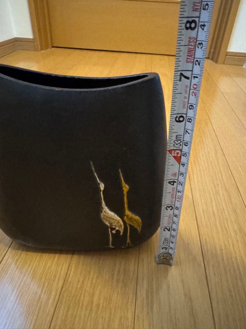 高岡銅器の山本鳳山作による「金銀鶴亀文 鋳銅花瓶」