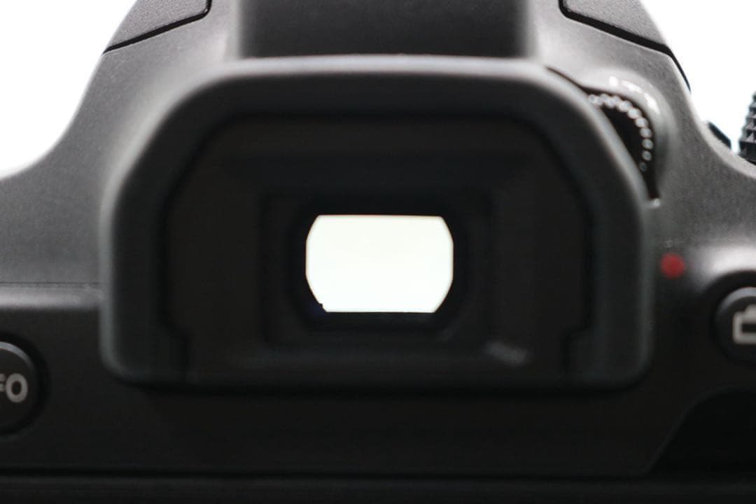 ボディ新品級 【Canon EOS Kiss X10i ダブルレンズセット】