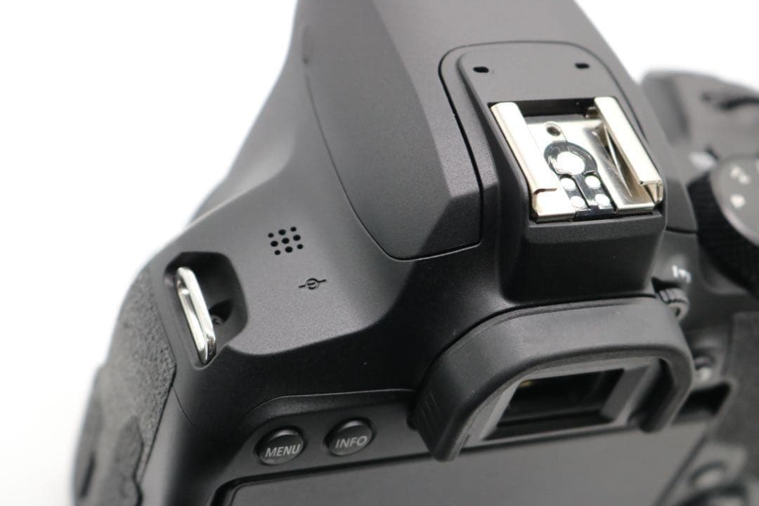 ボディ新品級 【Canon EOS Kiss X10i ダブルレンズセット】