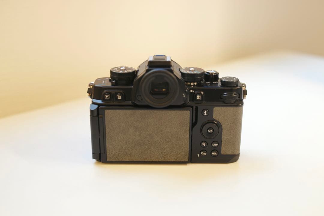 【美品】Nikon Zf ブラック ストーングレー張替済