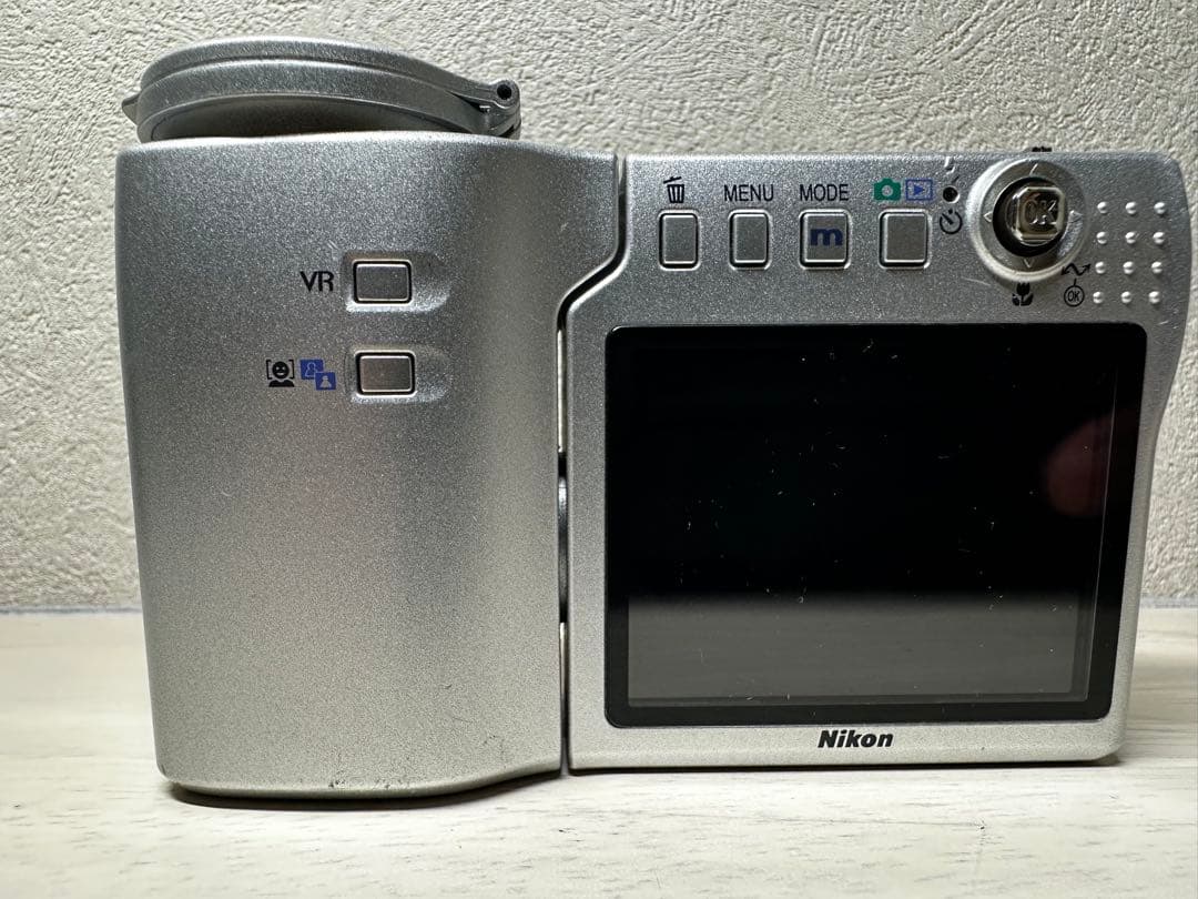 【完動品】Nikon COOLPIX S10 VR シルバー デジタルカメラ