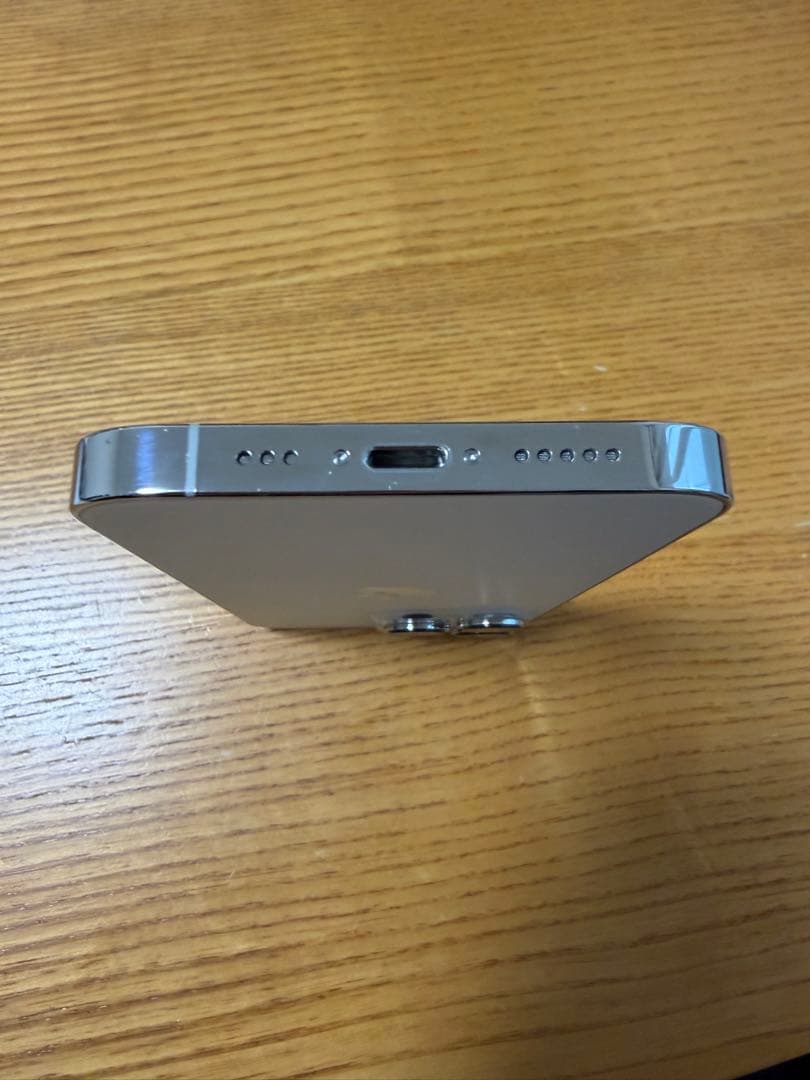 Apple iPhone 13 Pro 本体 画面にひびあり