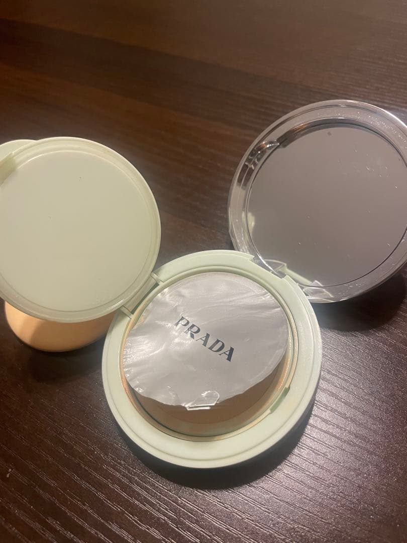 PRADAメッシュクッションファンデ