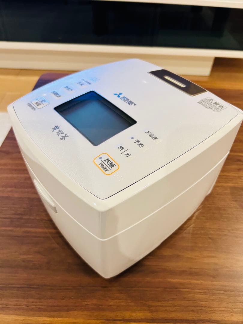 【2022年製】5.5合 三菱 炊飯器 ホワイト
