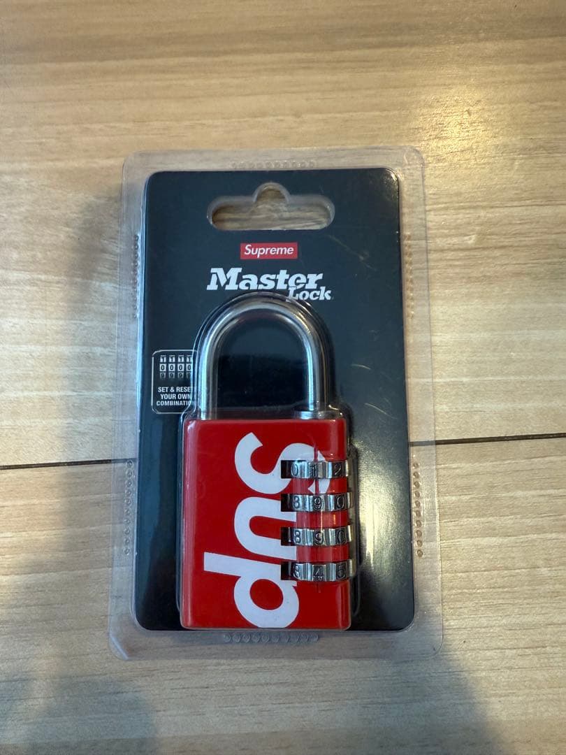 Supreme × Master Lock Padlock