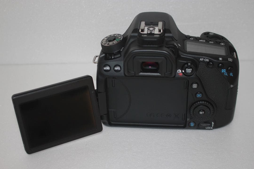 フード付き☆キャノン Canon EOS 80D標準&望遠ダブルレンズセット
