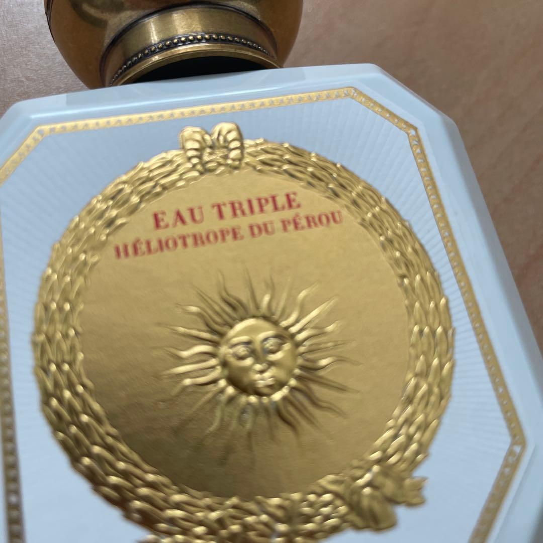 Eau Triple Héliotrope du Pérou 香水