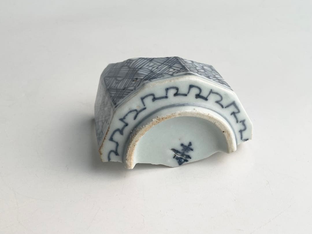 骨董　アンティーク　初期伊万里　陶片　染付幾何学文面取茶碗　寿字　残欠　出土品