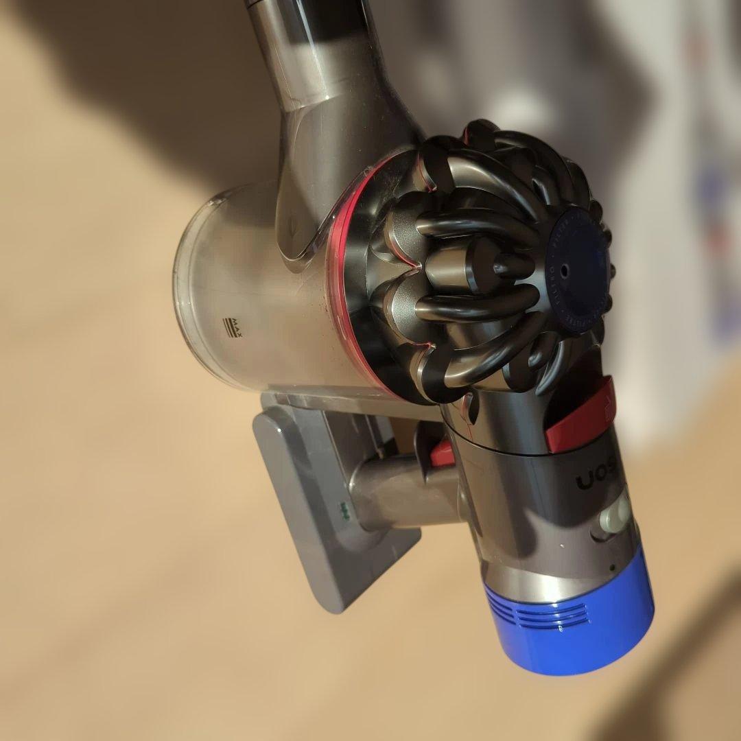 Dyson V8 fluffy+ スティッククリーナー 本体