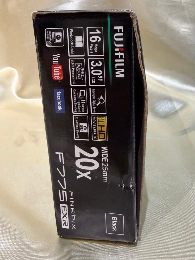 ⭐️フジ⭐️FinePix F775EXR コンパクトデジカメ　ほぼ未使用⭐️
