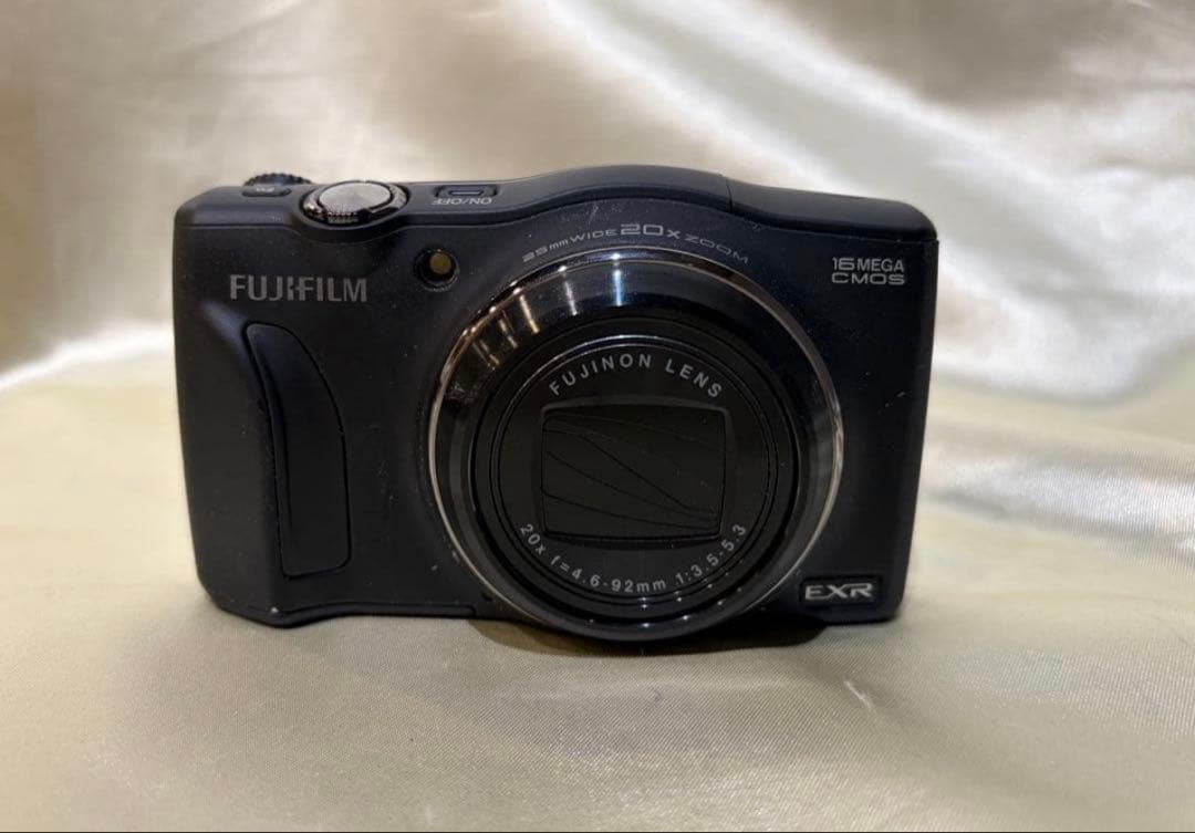 ⭐️フジ⭐️FinePix F775EXR コンパクトデジカメ　ほぼ未使用⭐️