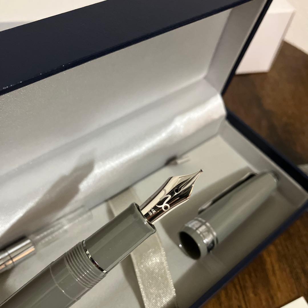 BUNGUBOX ZODIAC 万年筆 グレー　山羊座