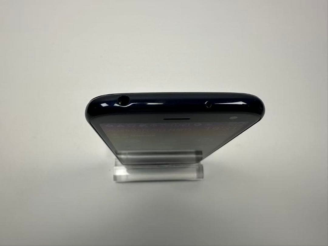 美品 NTT docomo らくらくスマートフォン F-52B ネイビー