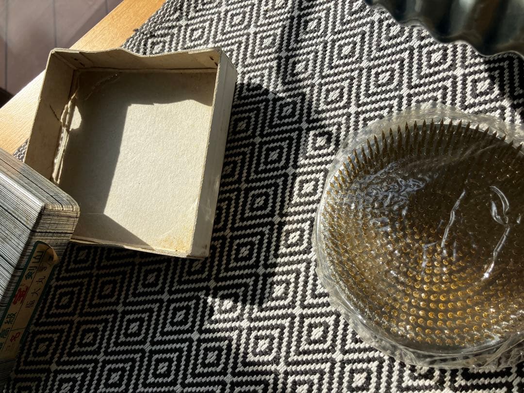 美品 水色の陶器製 花器 と 丸大形 高級剣山 →新品　ワレモノ発送致します