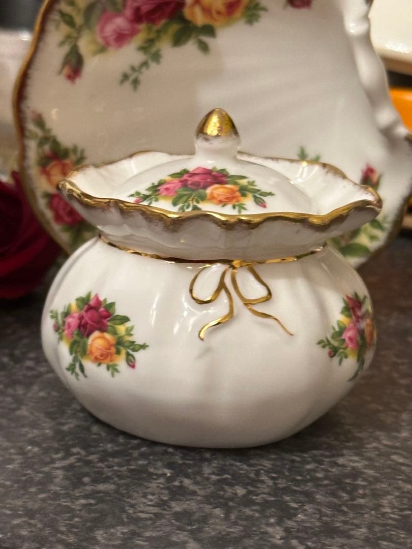 ロイヤルアルバート オールドローズ 陶器ジャー 小物入