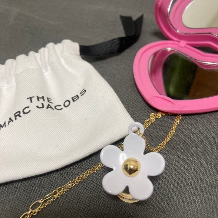 THE MARC JACOBSのミラーとネックレス