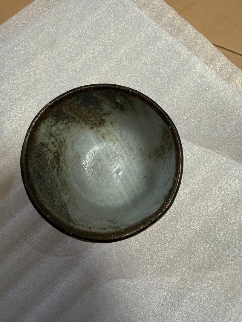 山田洋次陶器製 茶碗 黒とベージュのツートンカラー