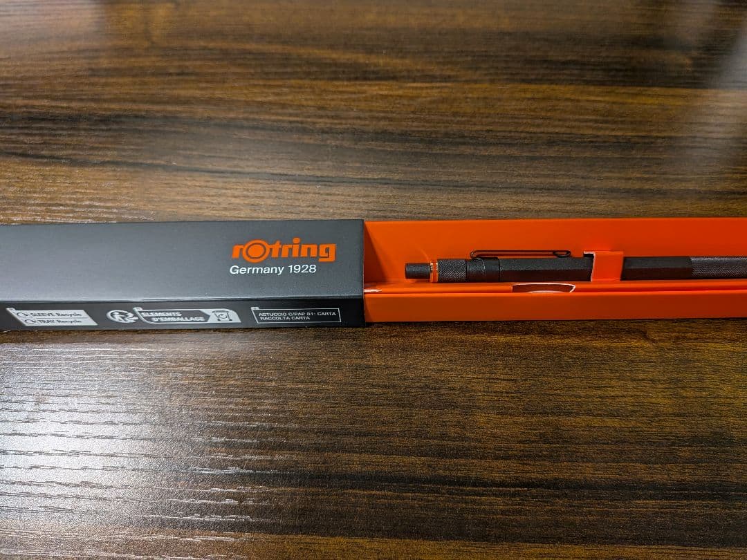カヴェコスペシャル0.5mmとロットリング800ブラック0.5mm回転式ノック