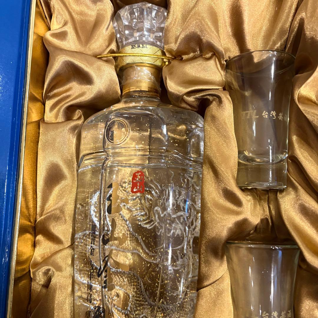 玉山金 8年熟成 高粱酒龍吟 750ml 金箔入 台湾TTL ギフトセット