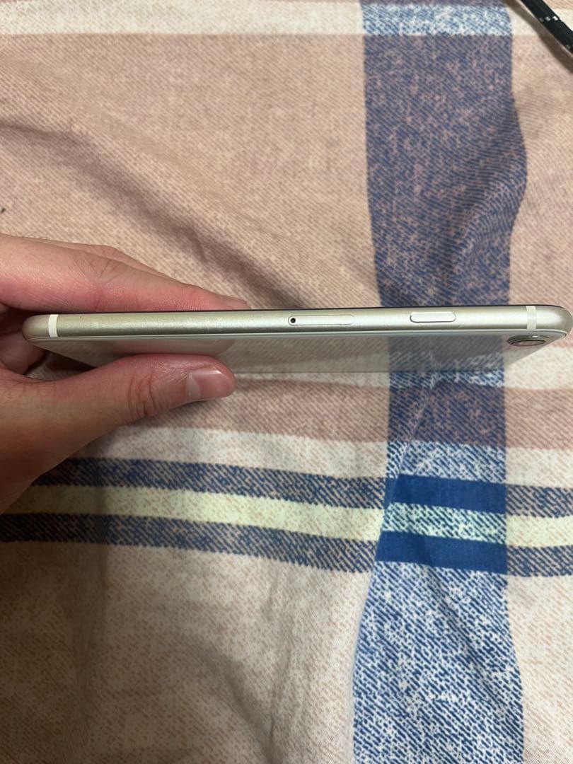 【初期化済み】iPhone SE 3世代　SIMロックなし