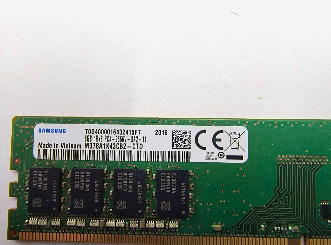 Samsung 8GB DDR4メモリー 2400MHz
