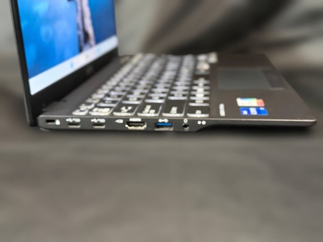 富士通 LIFEBOOK Corei7/16GB/512GB/ 高速モバイルPC