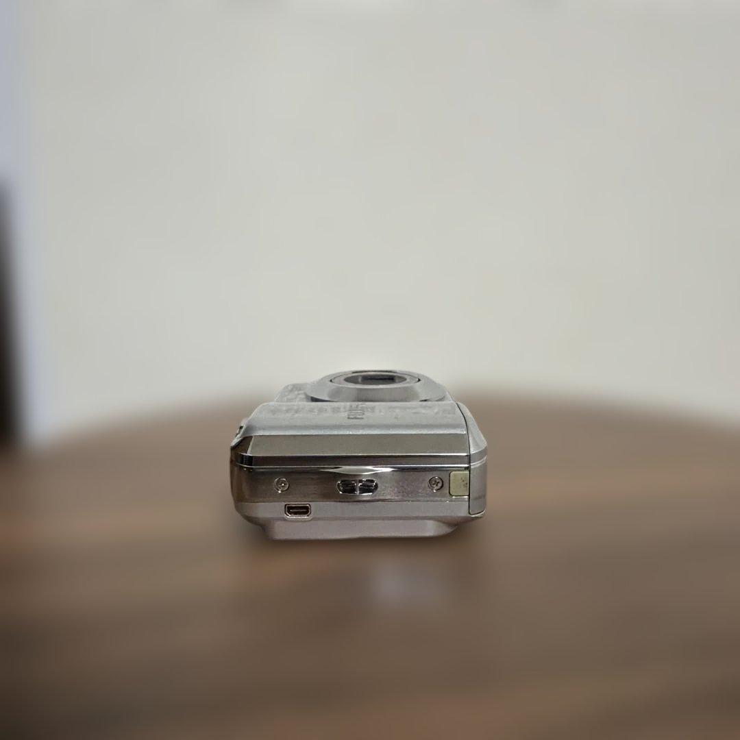 【オールドコンデジ】 FUJIFILM FinePix AV100