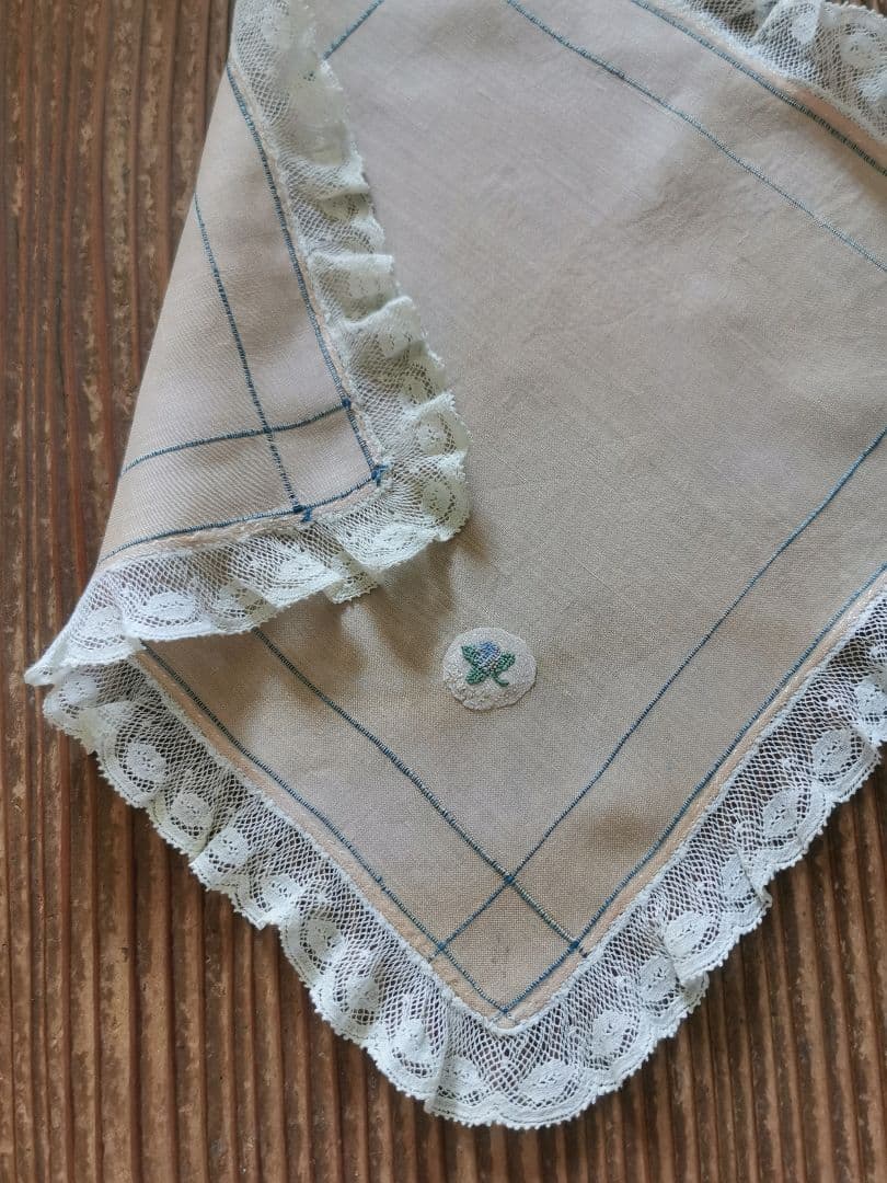 アンティーク シルクドイリー プチポワン花刺繍 インディゴライン レースフリル