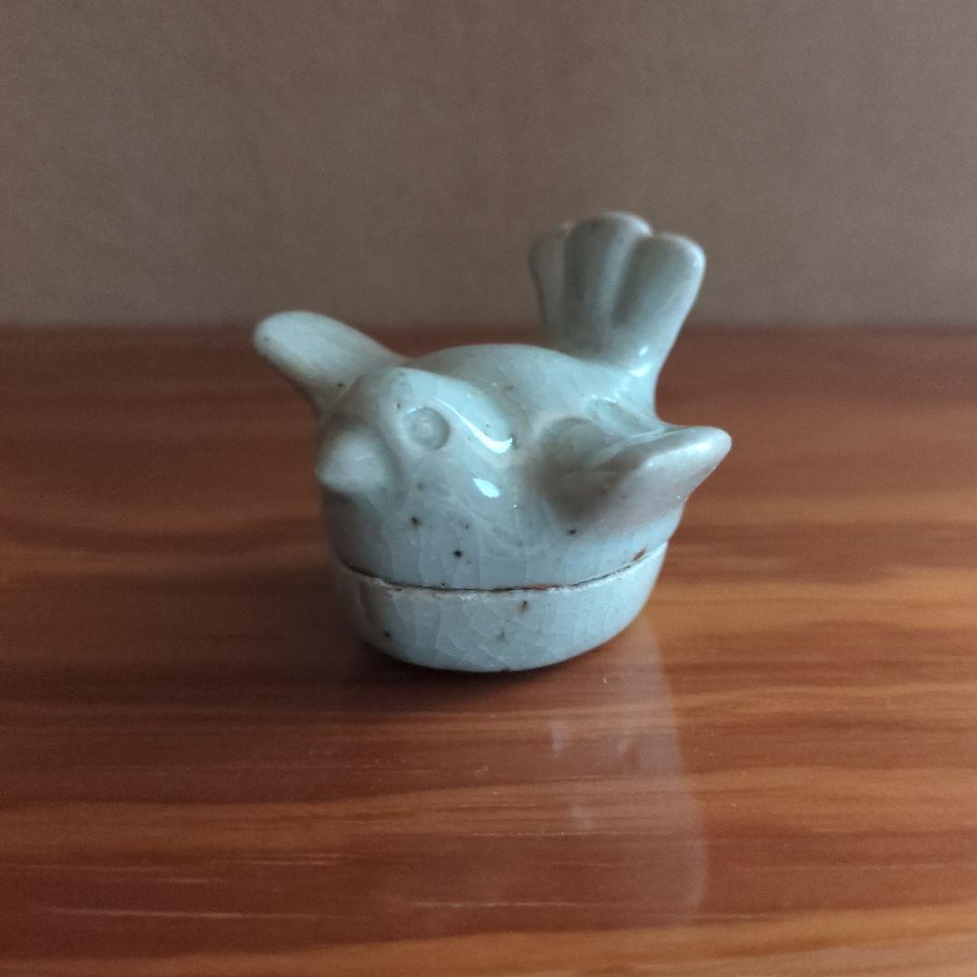 鳥型陶器 小型 淡いグレー　かわいい鳥の香合　すずめ