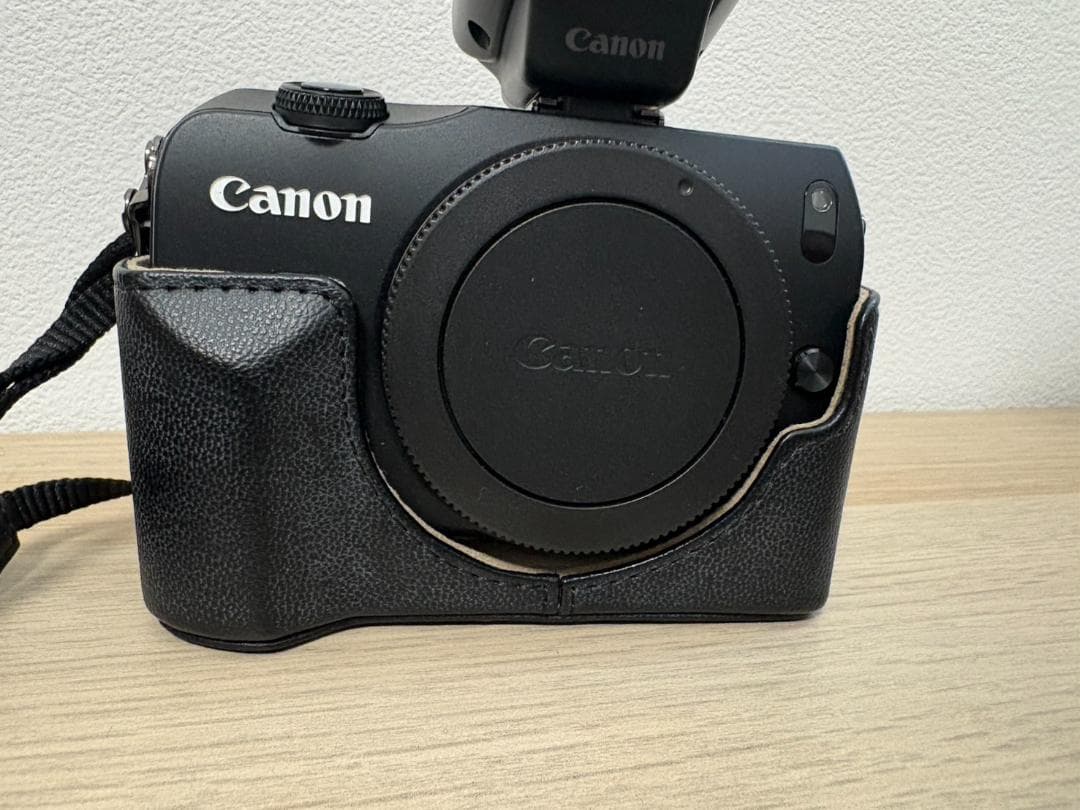 美品 Canon EOS M ミラーレス一眼 本体と付属品