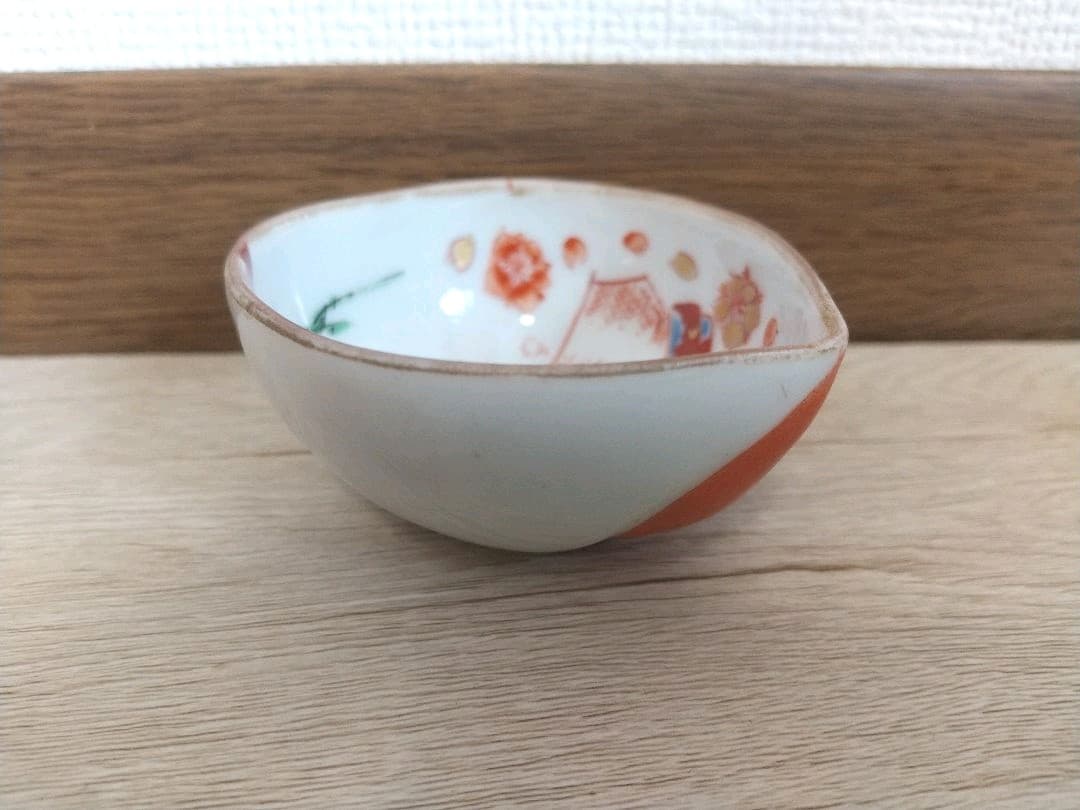 お値下げしました、九谷　春画　桃型　盃　立雛