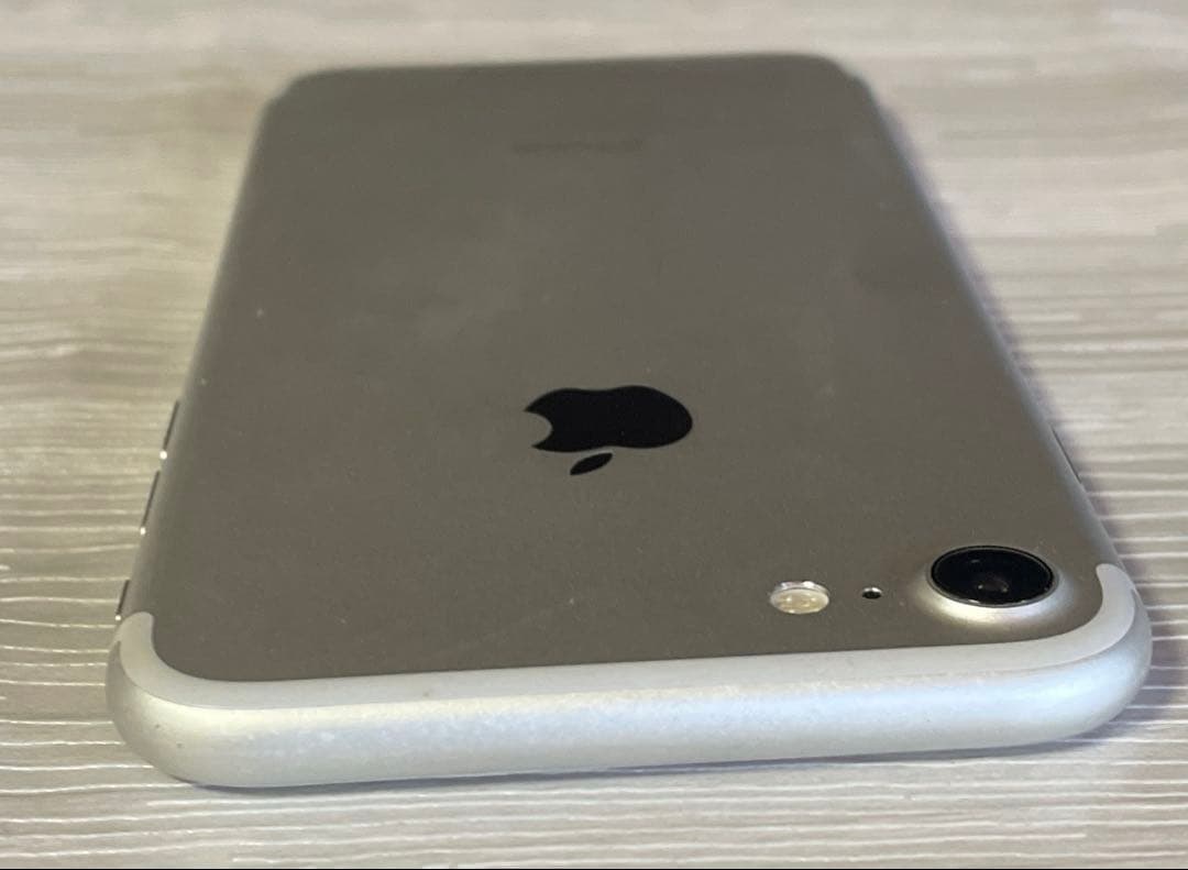 美品バッテリー良好iPhone7 32GB SIMフリー