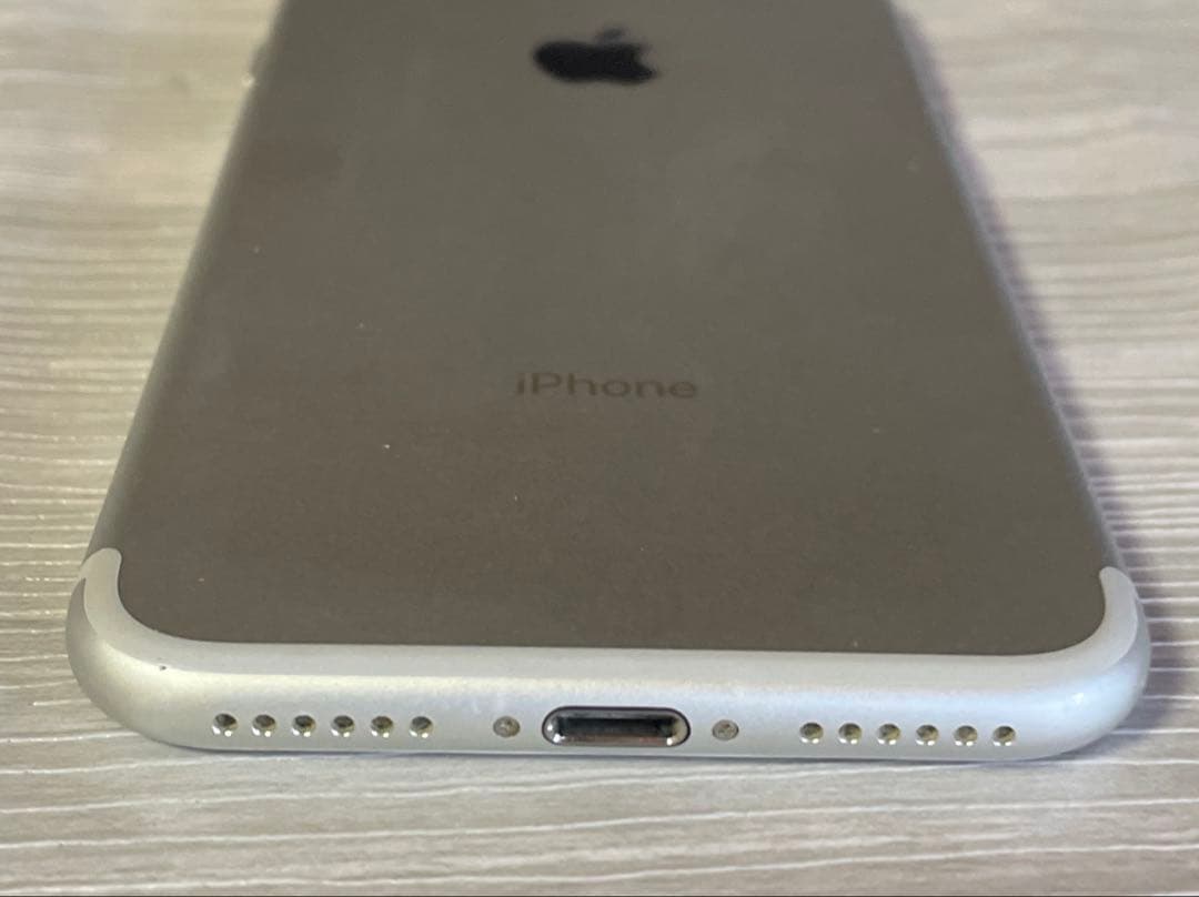 美品バッテリー良好iPhone7 32GB SIMフリー