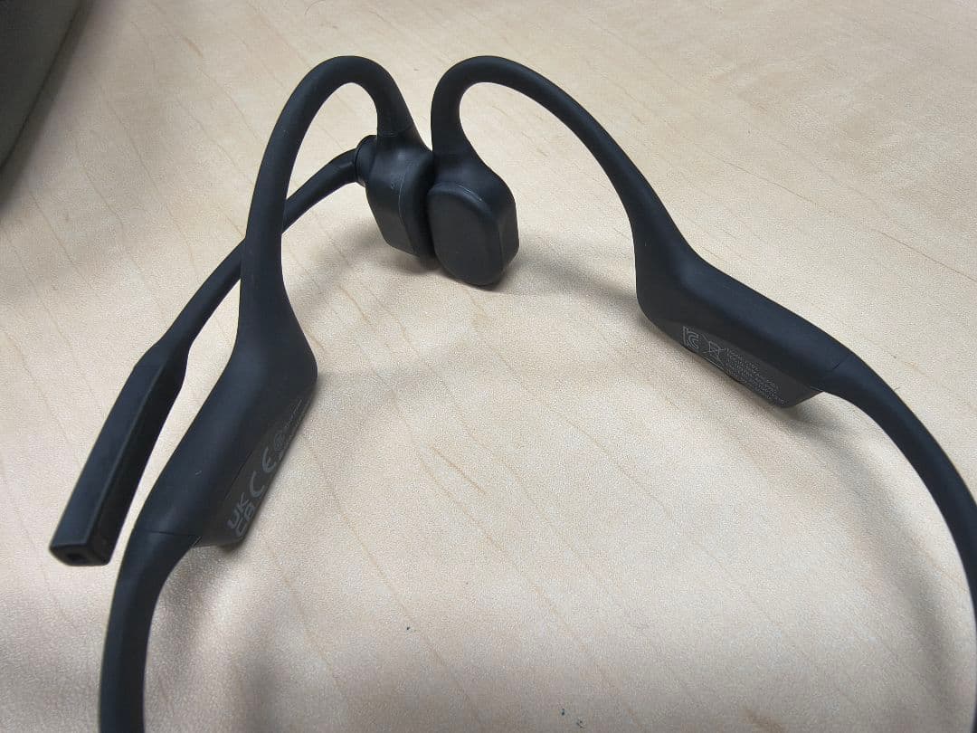 SHOKZ OpenComm C102 骨伝導イヤホン 専用収納ケース付き