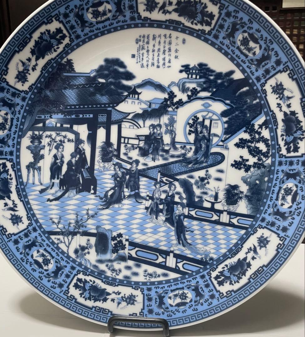 中国青と白彫刻 青花 人物物語 青花観賞皿 置物 観賞皿 。
