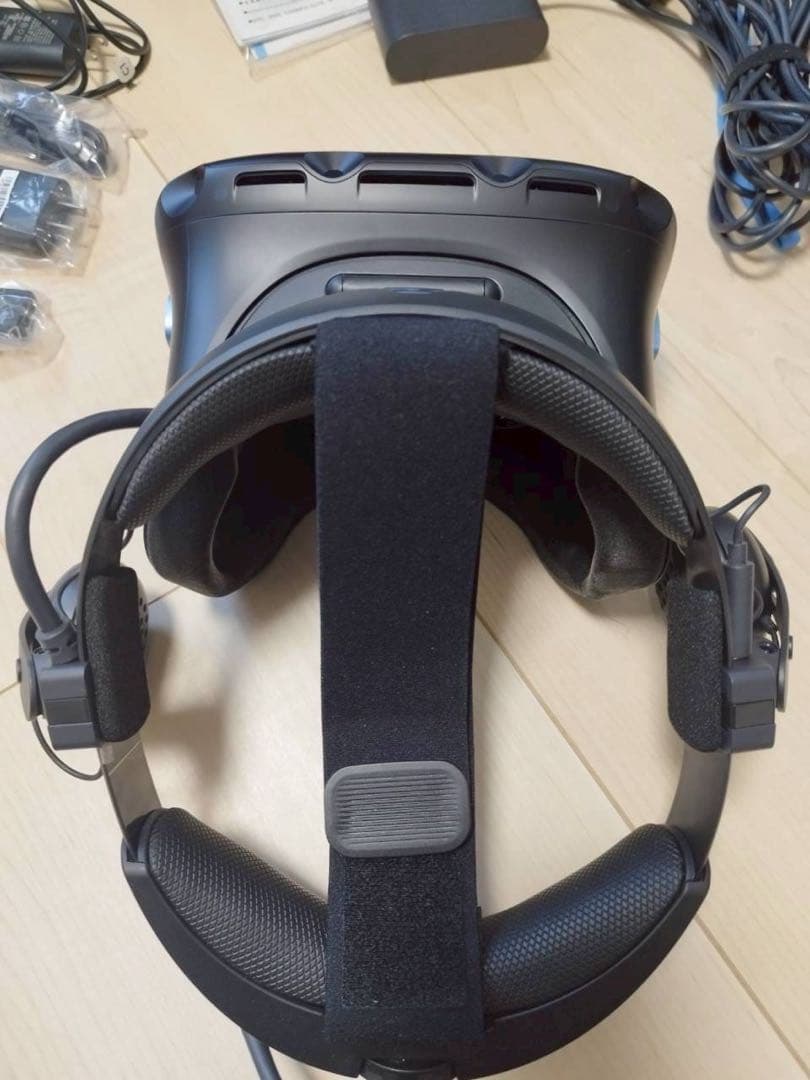 【美品】VIVE COSMOS ELITE VRヘッドセット