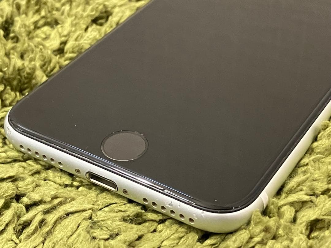 Apple iPhoneSE第2世代　本体　64GB ホワイト　SIMフリー