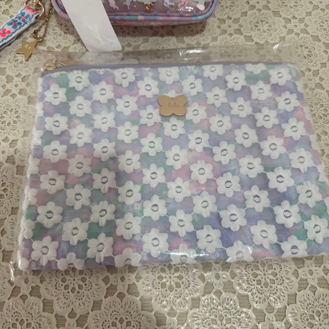 新品未使用fafa フィフィレースのクラッチポーチ収納刺繍小物入りクリアスクエア