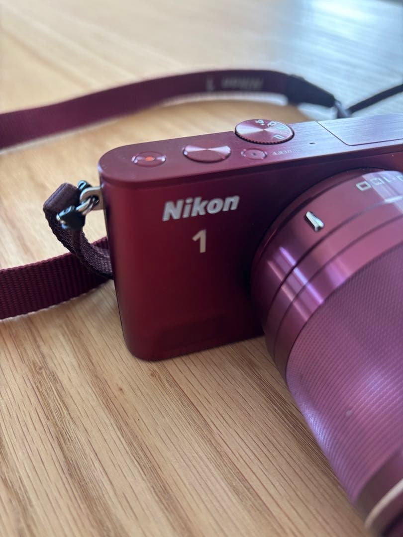 Nikon ミラーレス一眼 Nikon 1 J3 小型10倍ズーム　　レッド