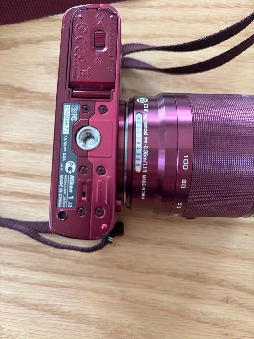 Nikon ミラーレス一眼 Nikon 1 J3 小型10倍ズーム　　レッド