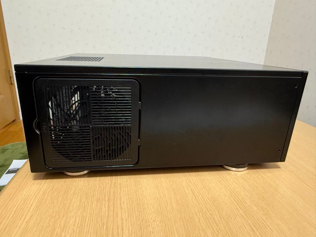 PCケースSilverStone GD8 Black